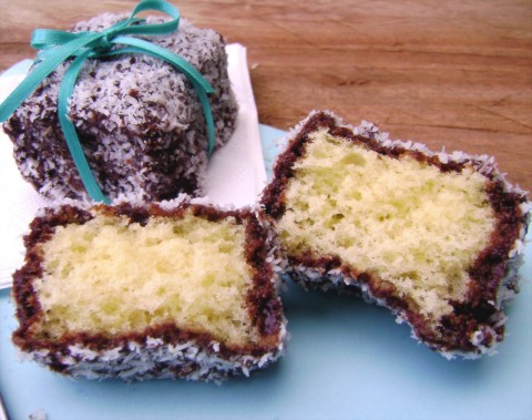 LAMINGTON CAKE 3