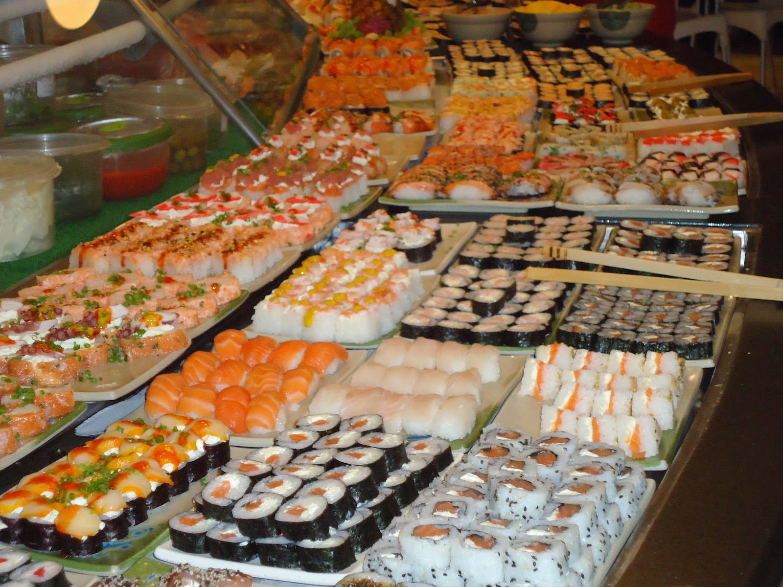 Buffet do casamento com comida japonesa